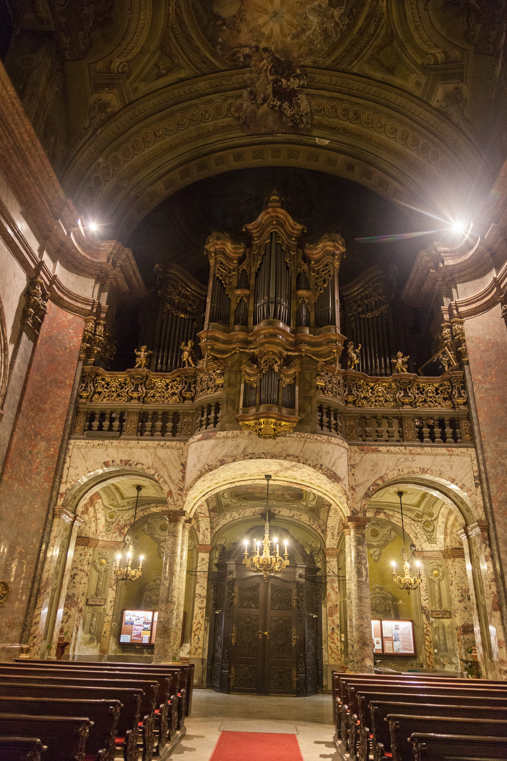 Интерьеры университетской церкви