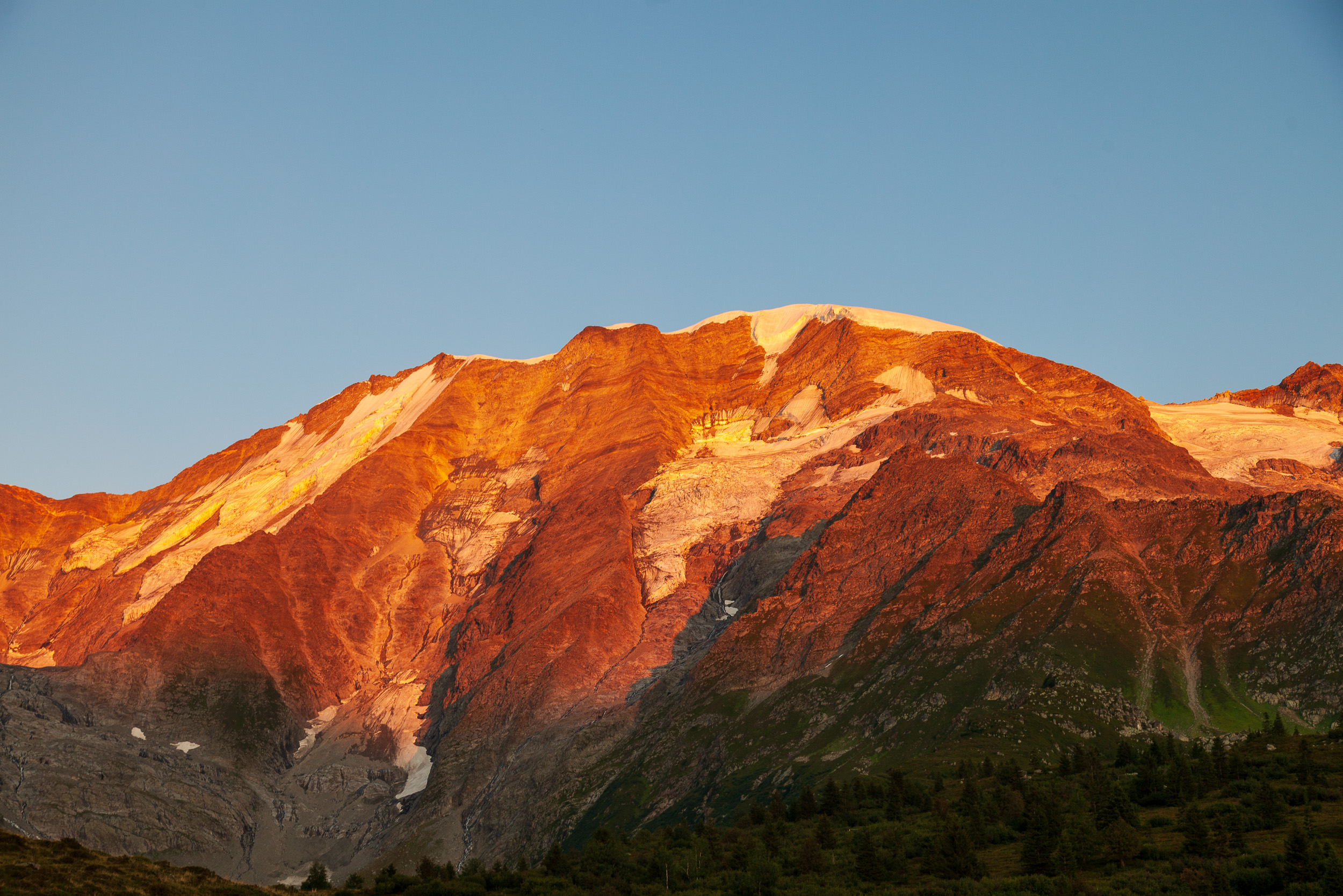 Закат над Dômes de Miage