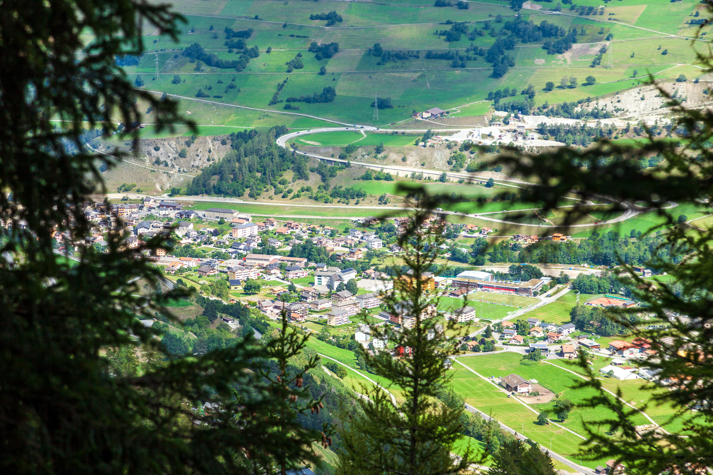 Вид на швейцарский городок Orsieres