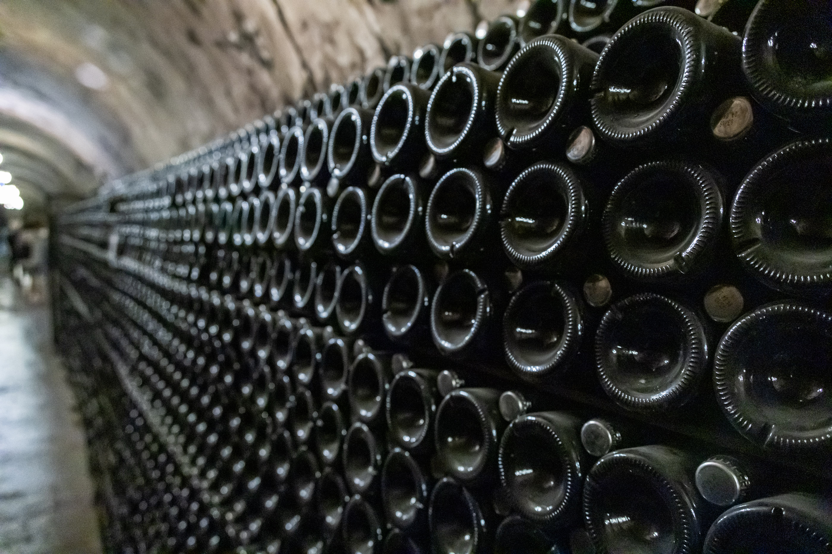 Игристое, сложенное в штабеля