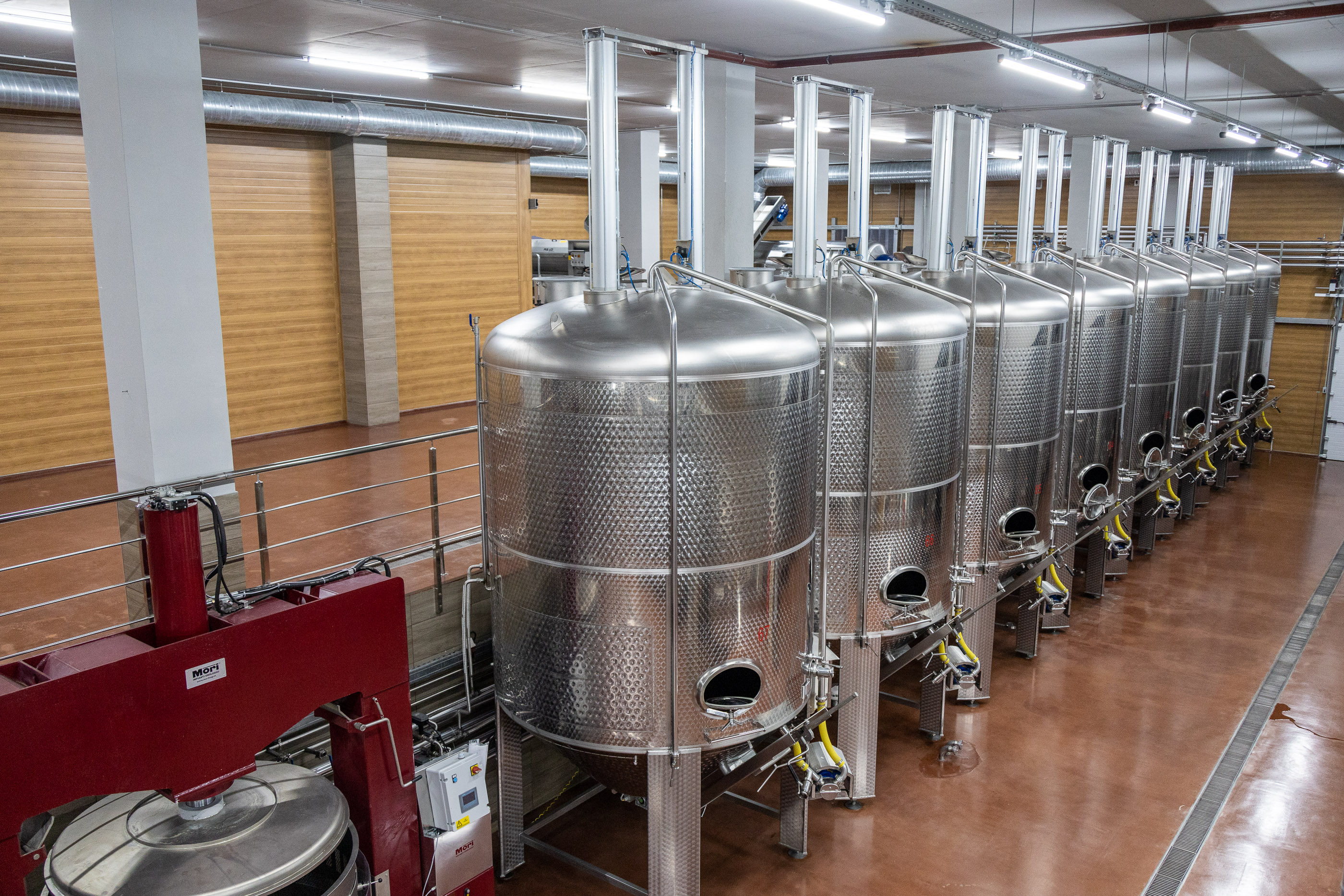 Производственные мощности винодельни Шато-Пино