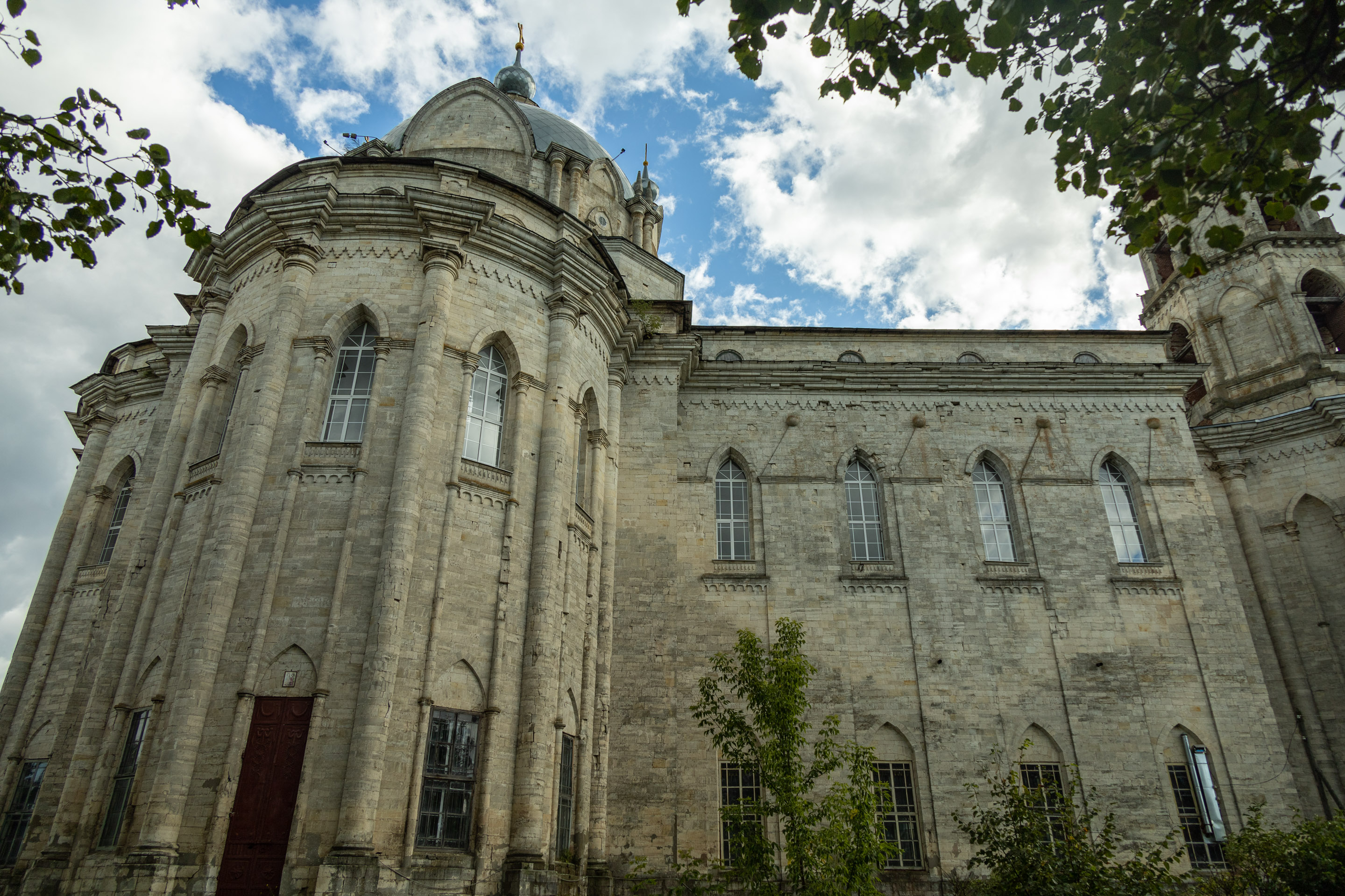 Церковь Троицы Живоначальной, Гусь Железный