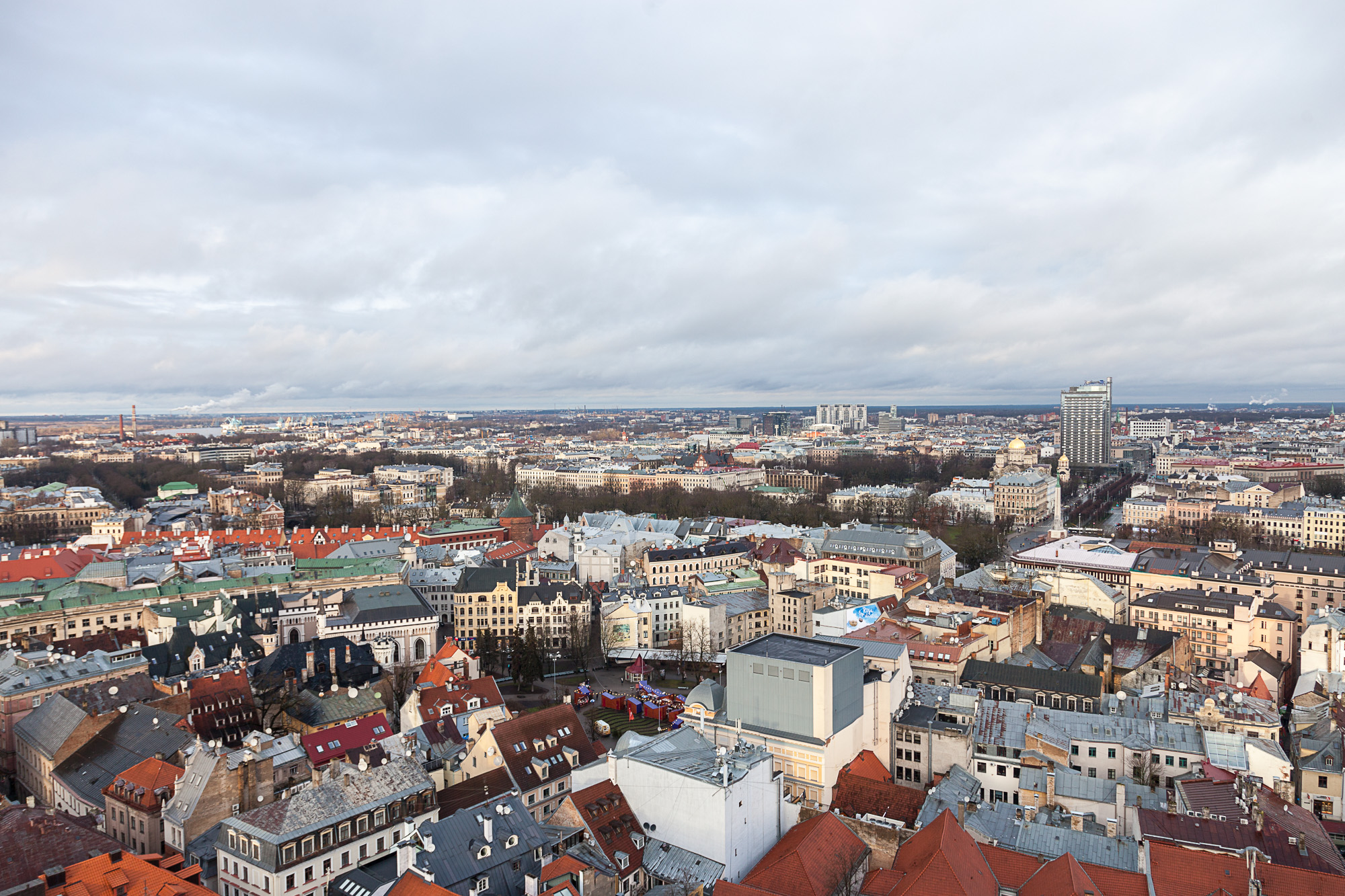 Вид на Ригу с колокольни рижской церкви Святого Петра