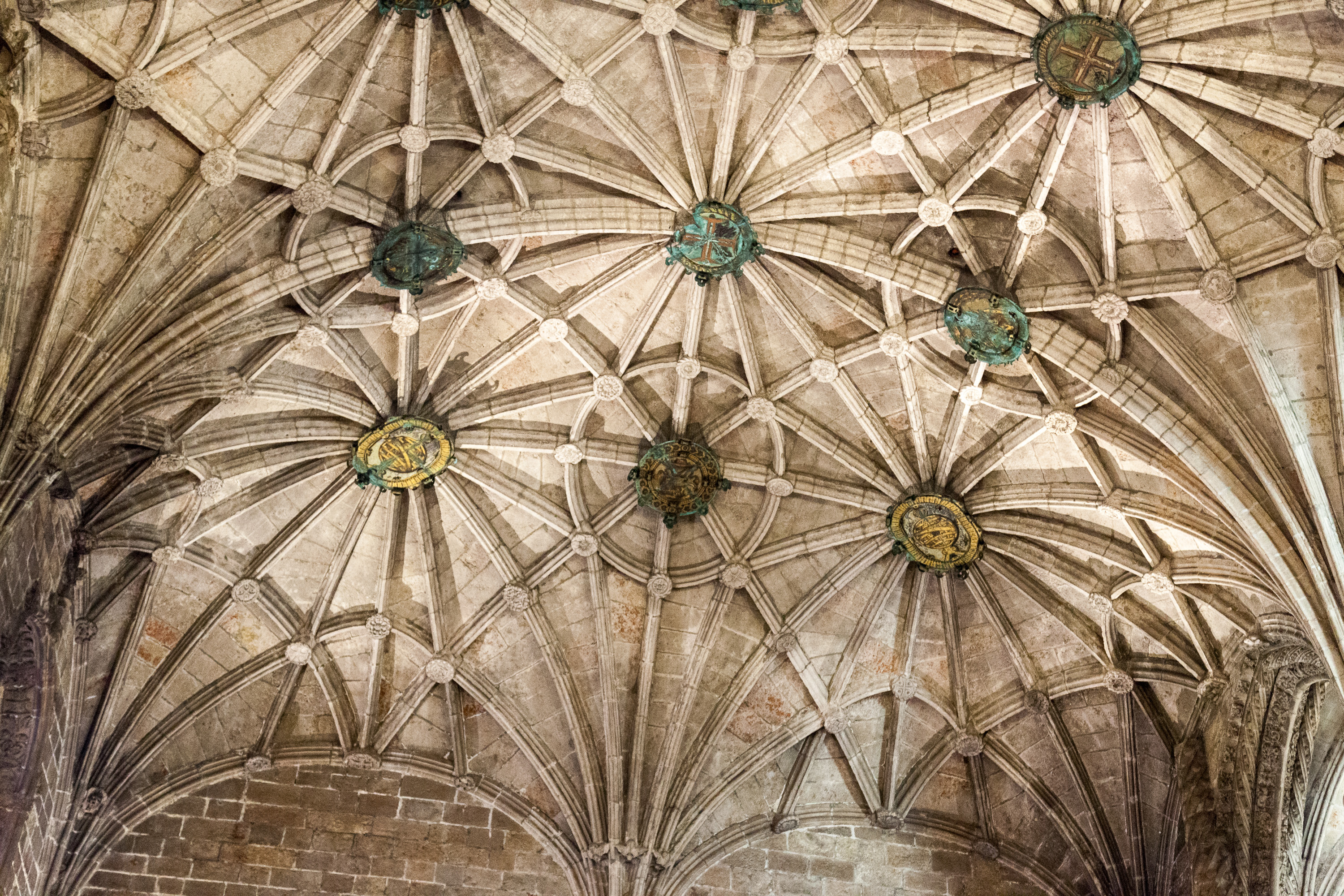 Интерьеры монастыря Жеронимуш в Лиссабоне