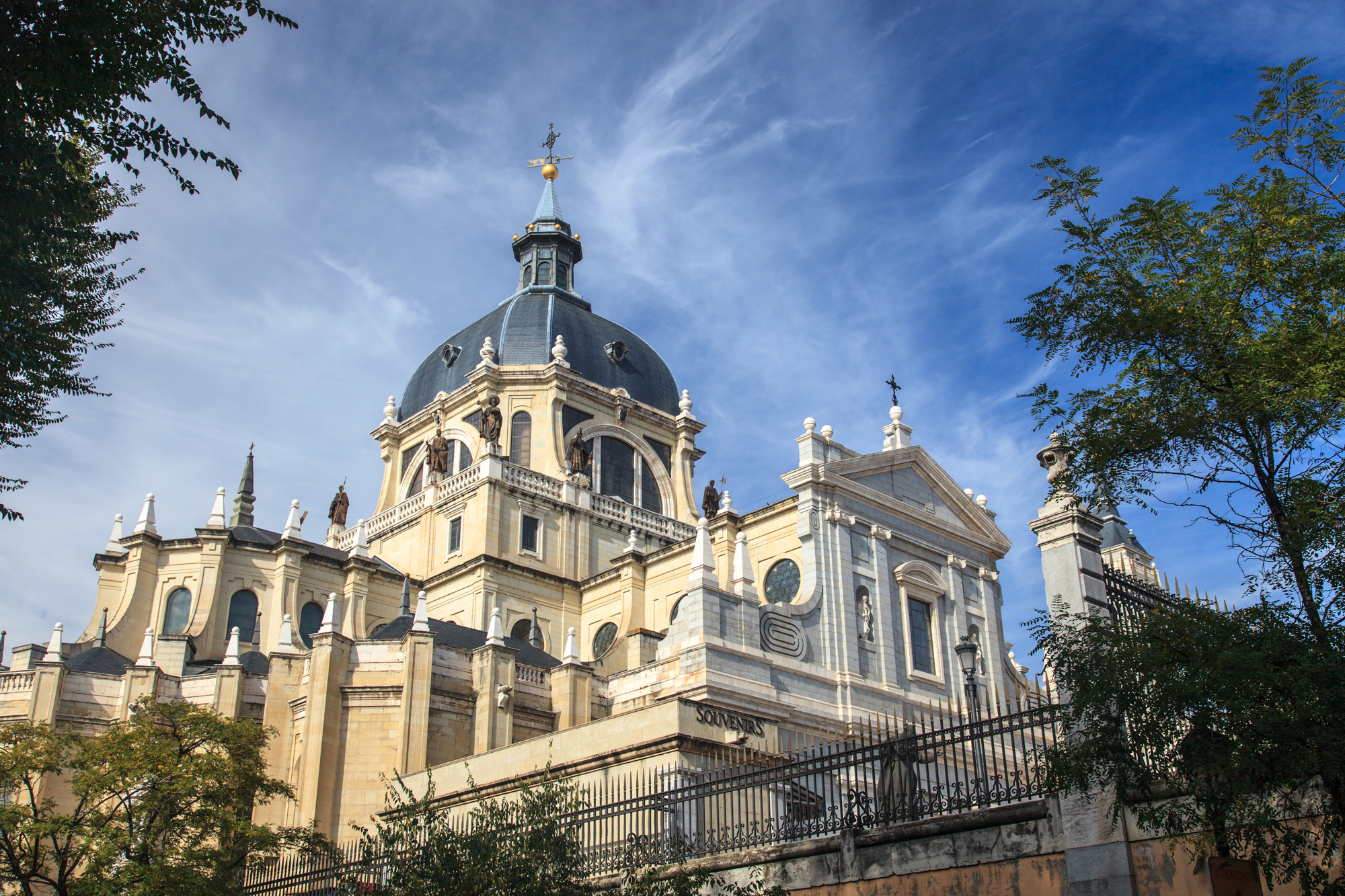 Собор Альмудена