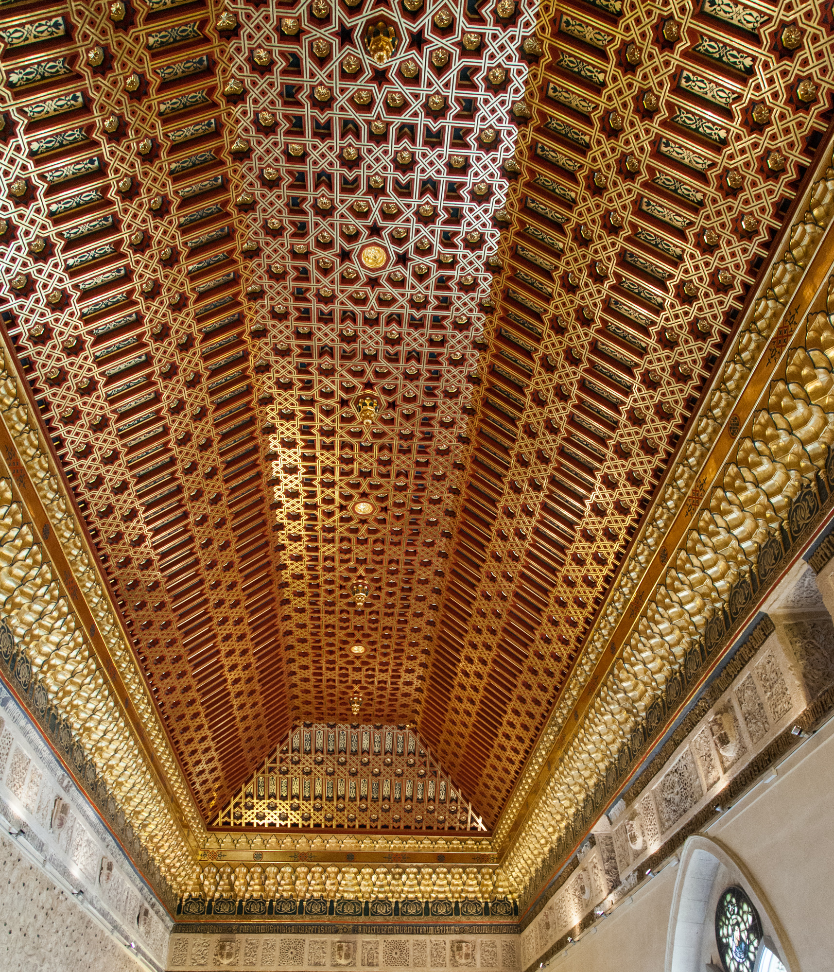 Потолок в галерном зале