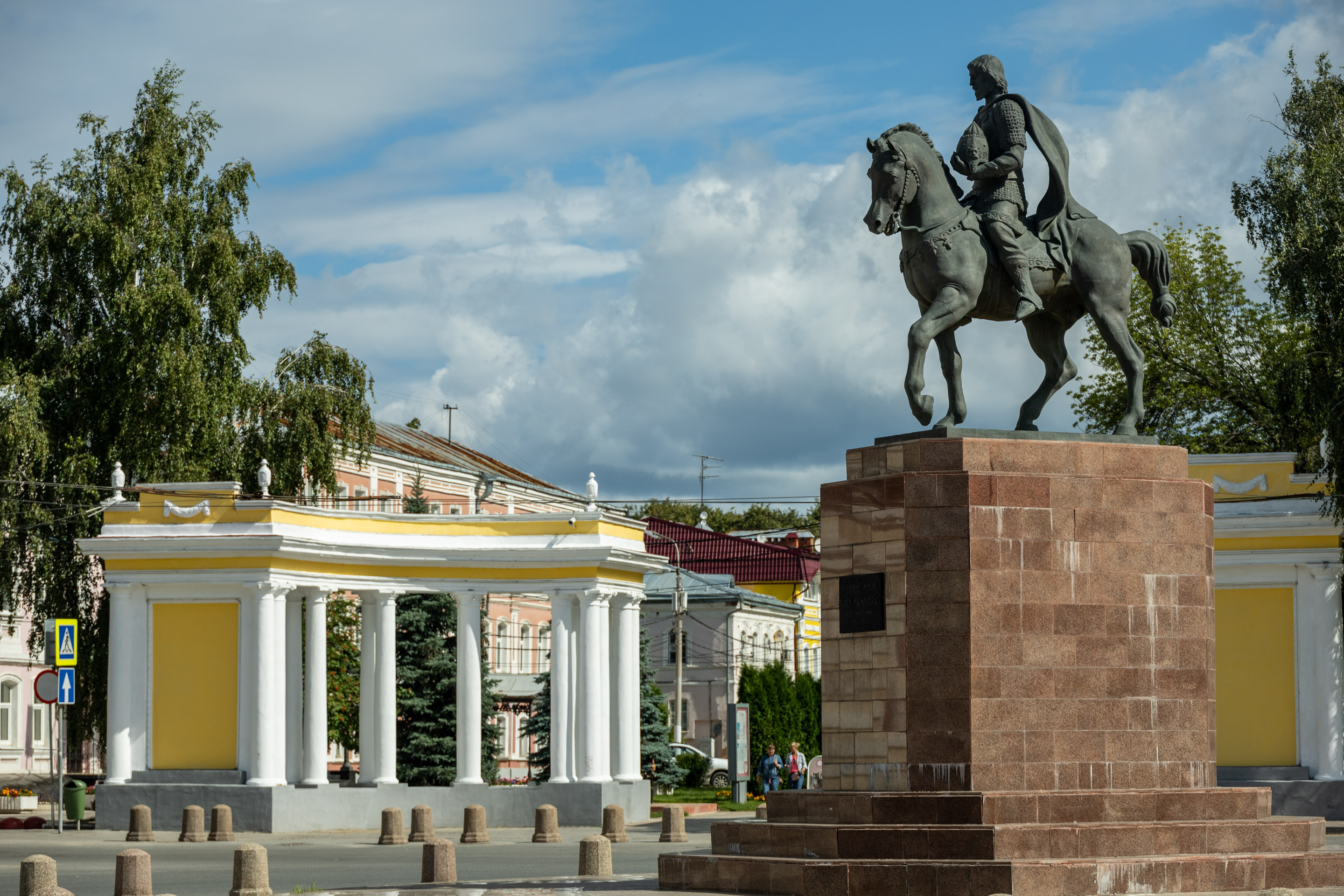 Памятник Олегу Рязанскому