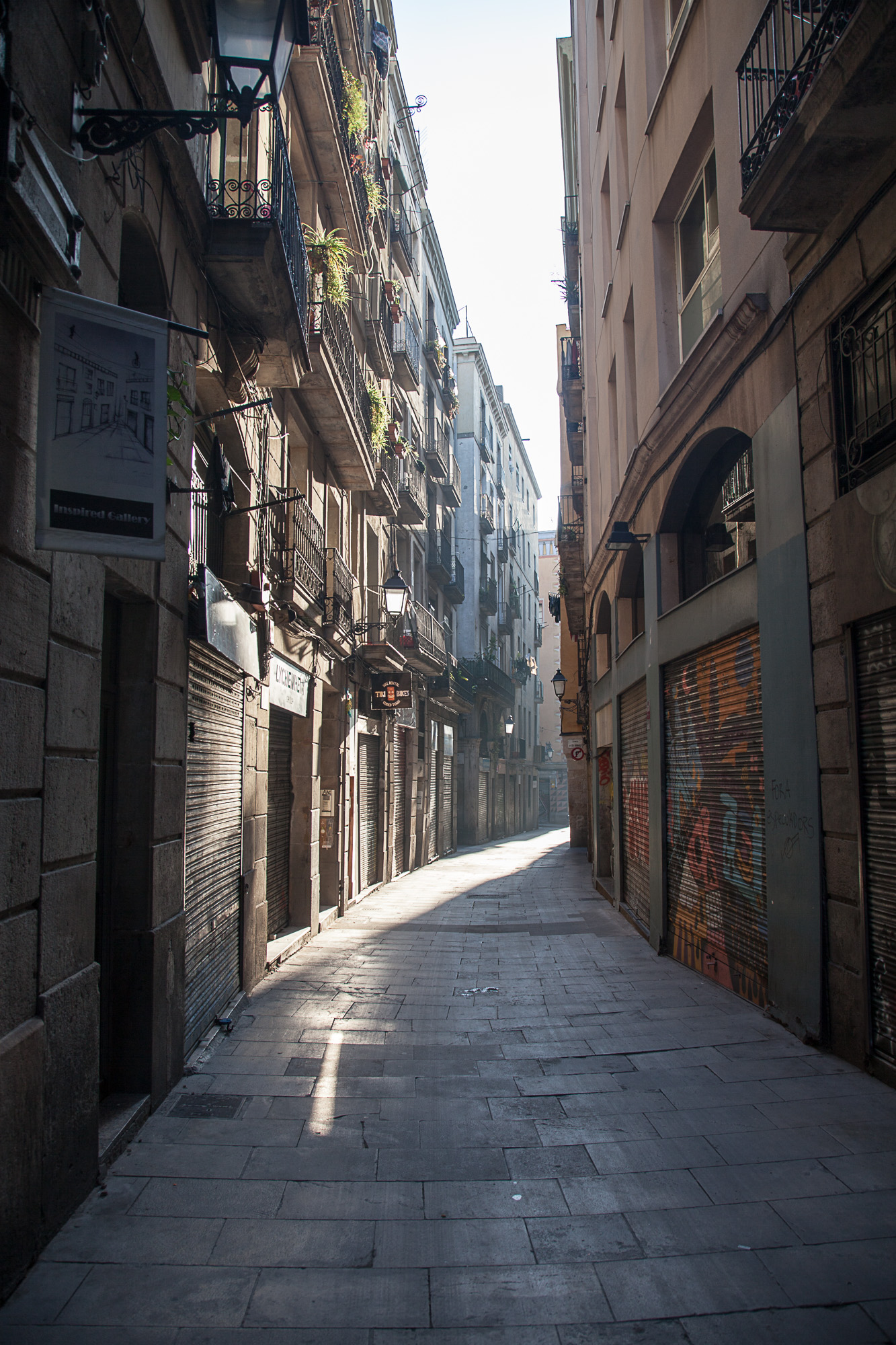 На улочках готического квартала по дороге к старту