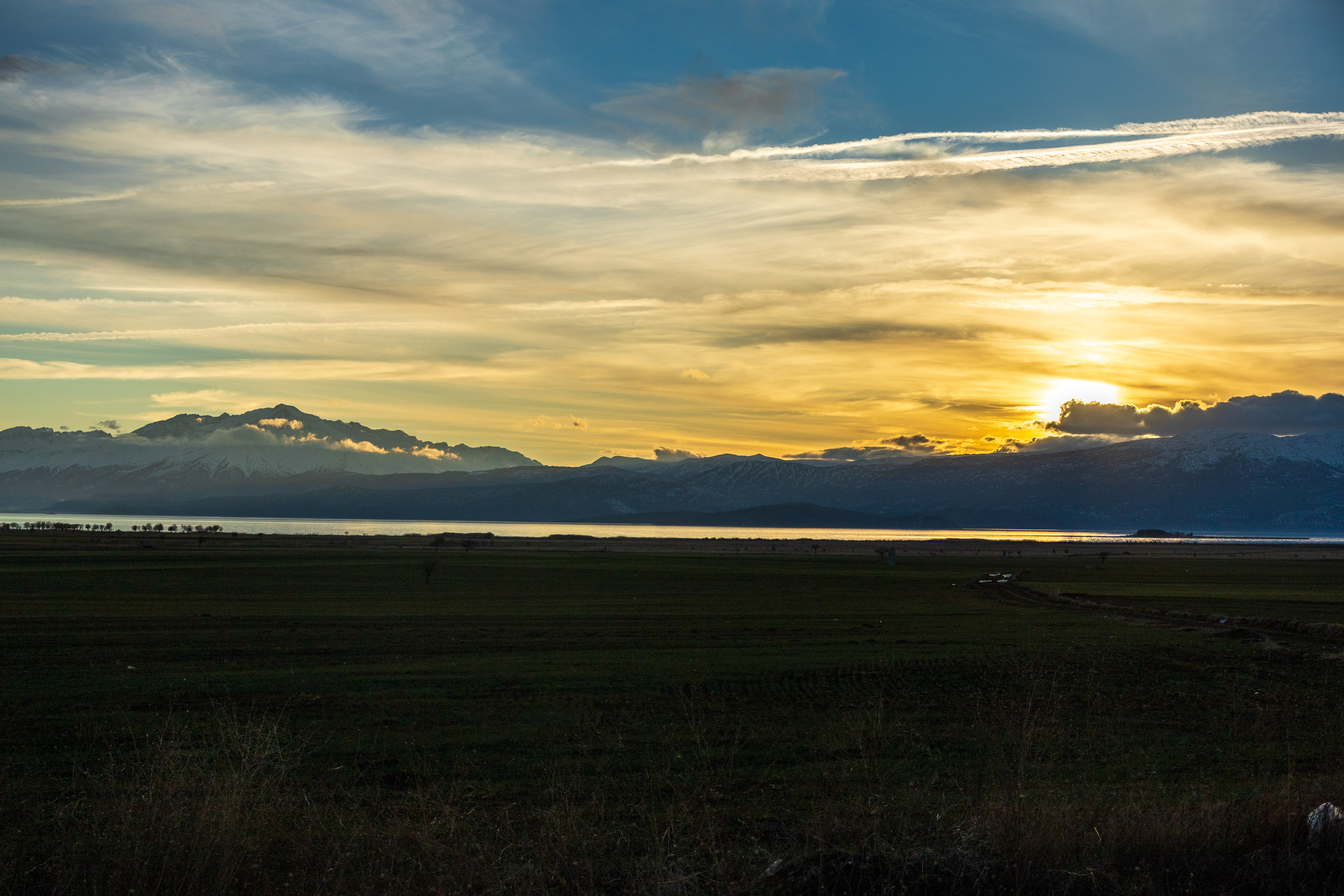 Закат над озером Бейшихир