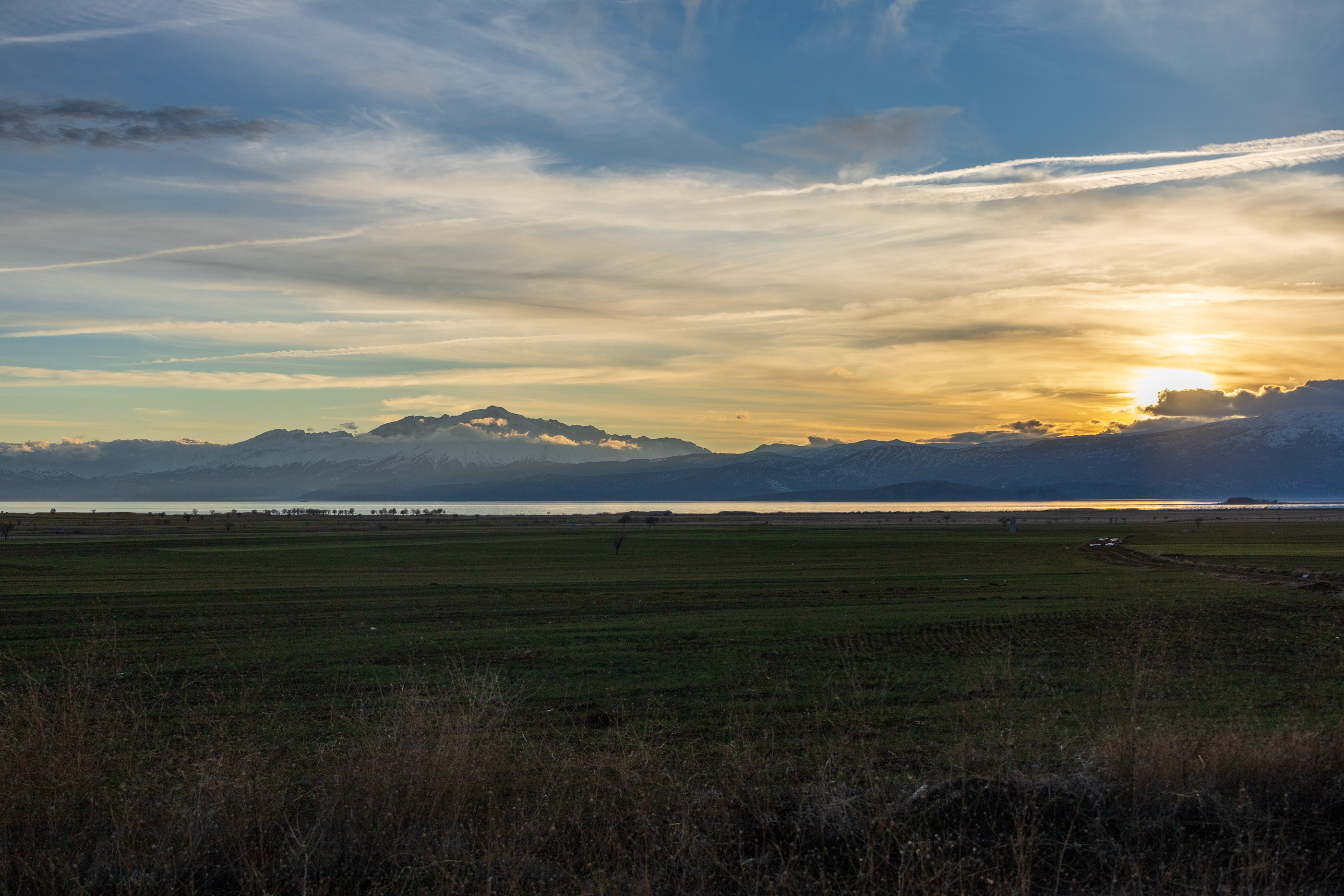 Закат над озером Бейшихир