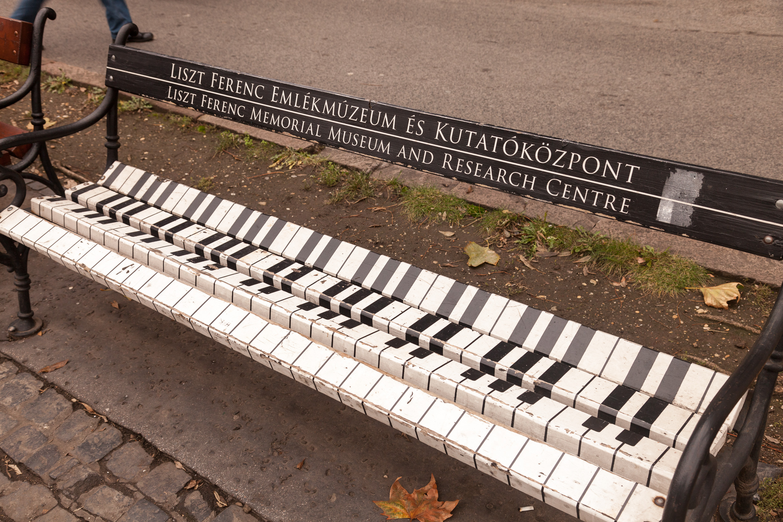 Лавочка в форме пианино