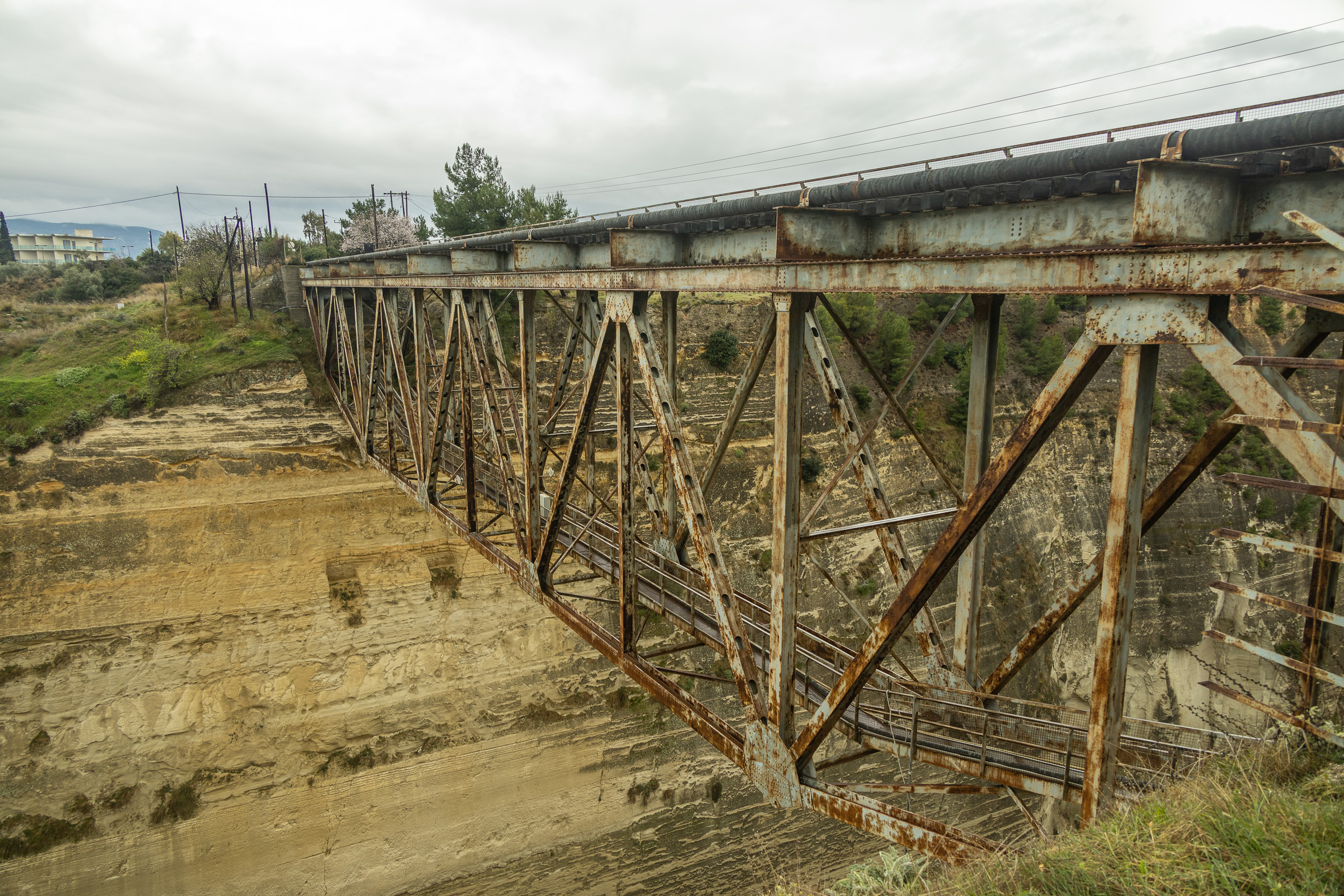 Старый железнодорожный мост через Коринфский канал