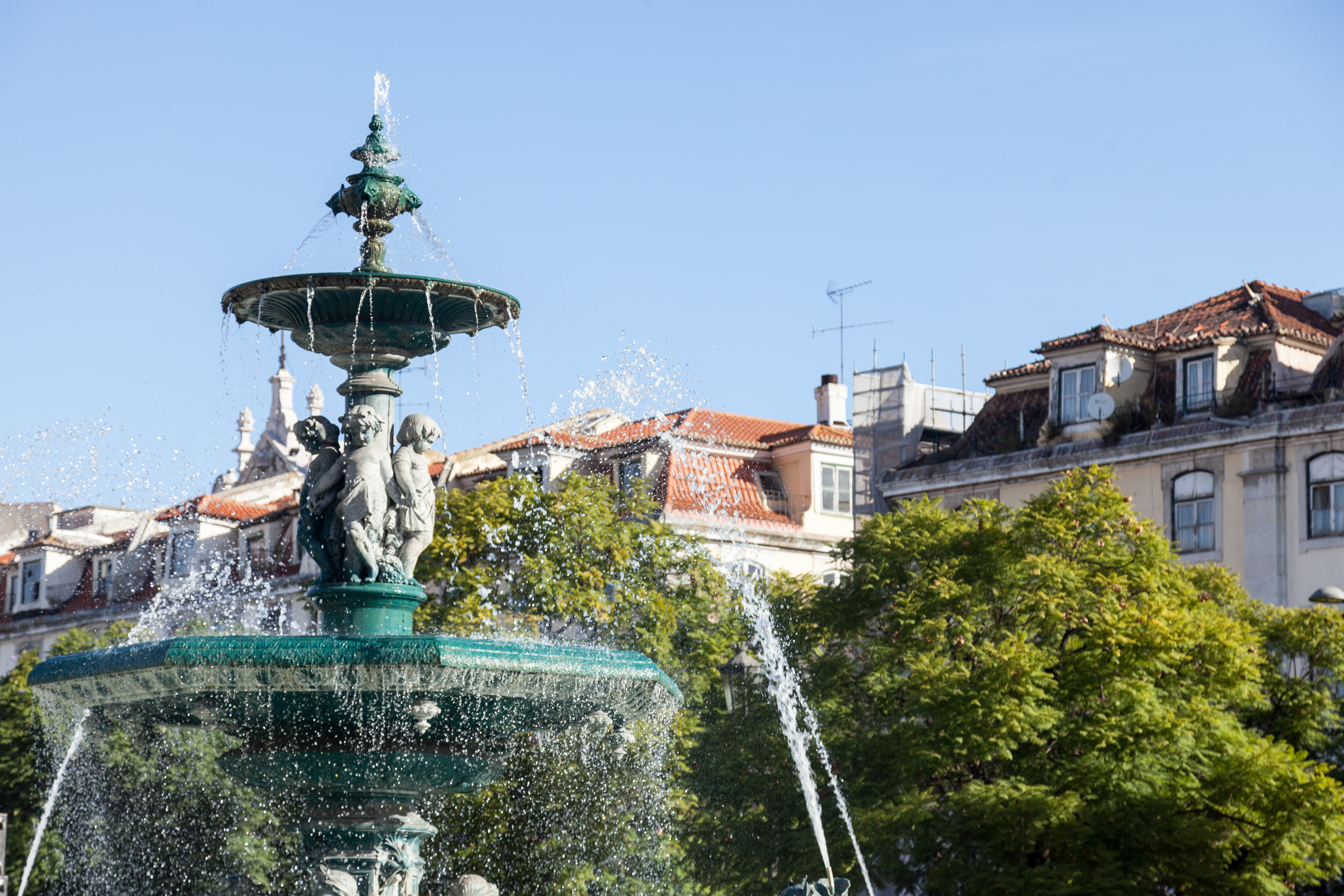 Фонтан на площади Росиу