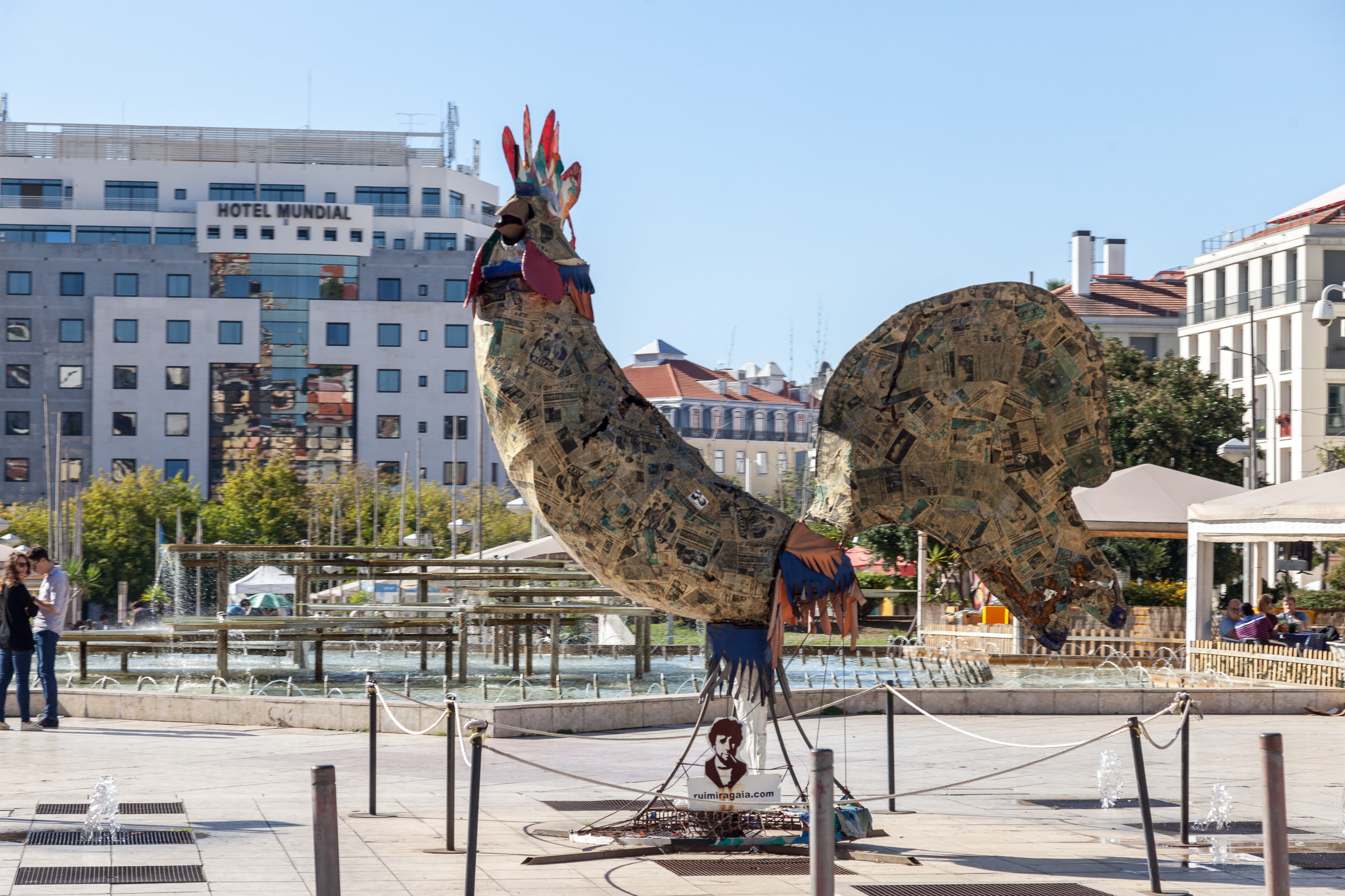 Петух — один из символов Лиссабона