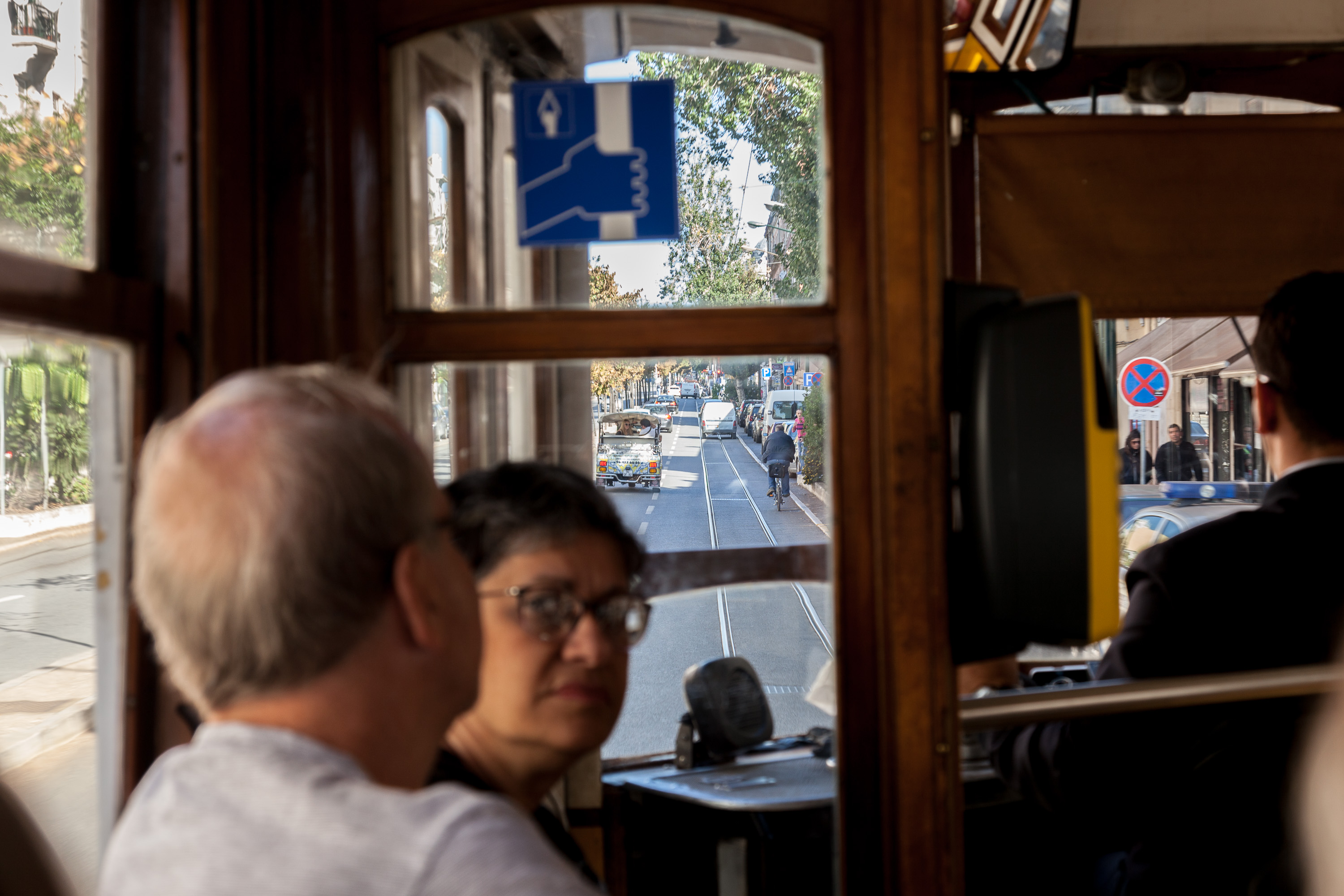 Едем в трамвае