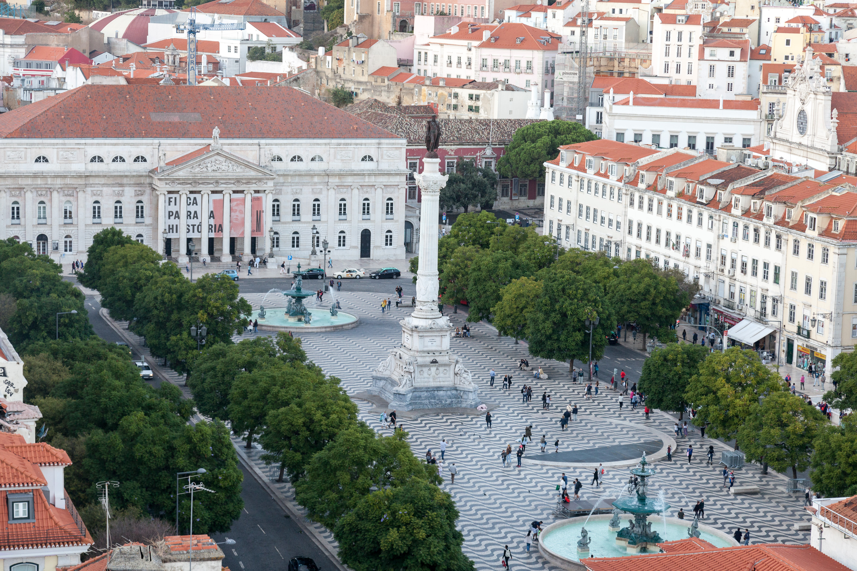 Площадь Росиу