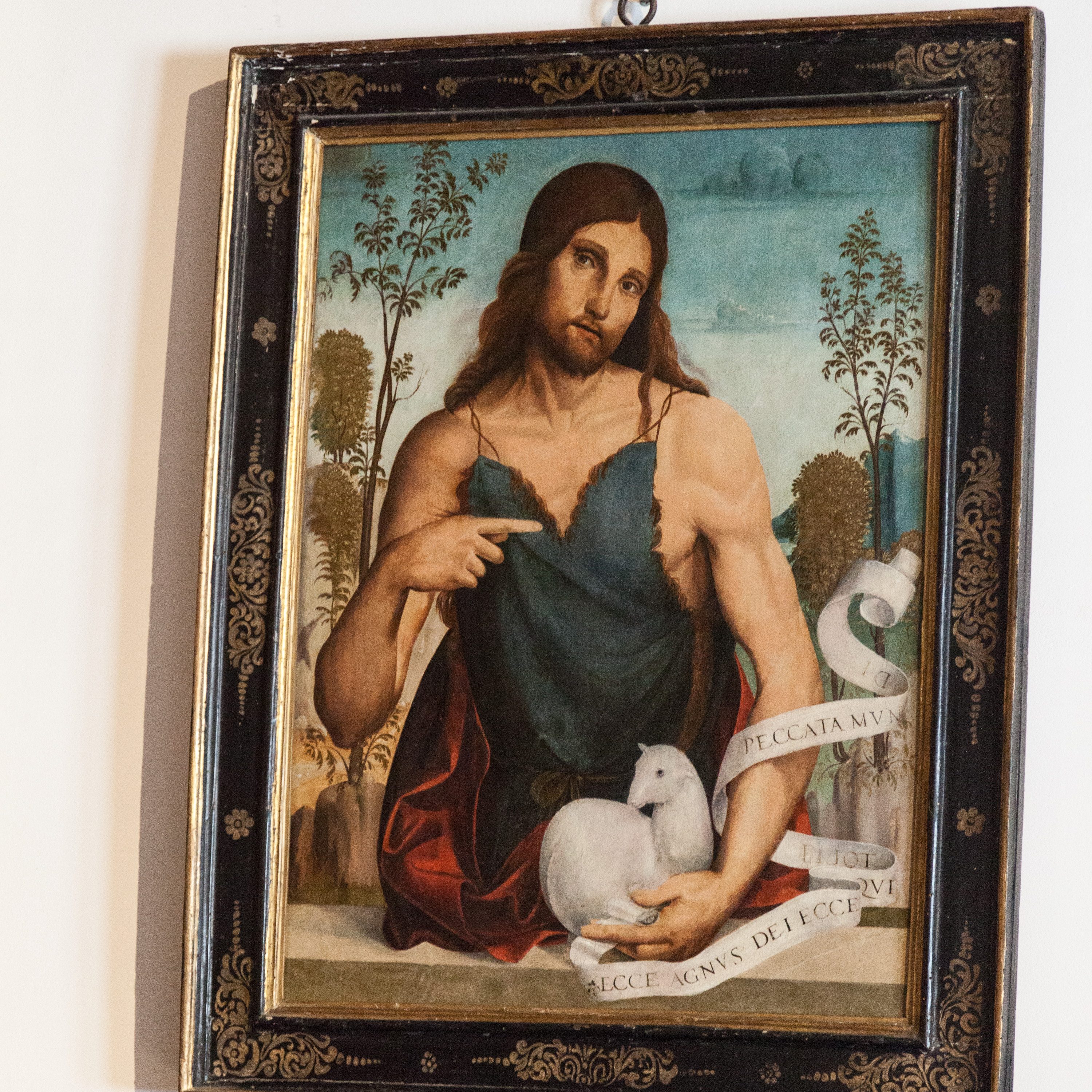 Христос в женском пеньюаре