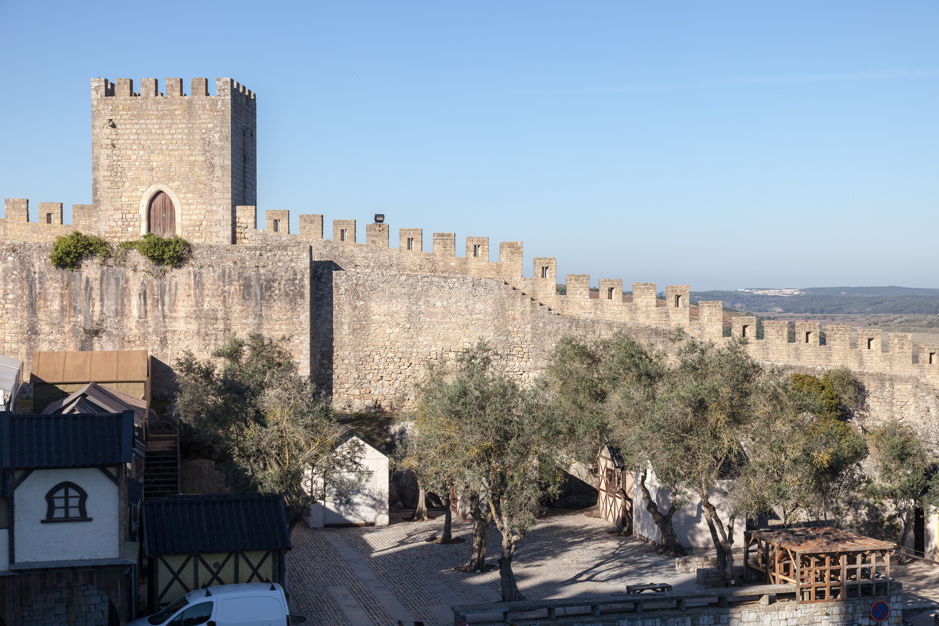 Стены О́бидуша с башнями