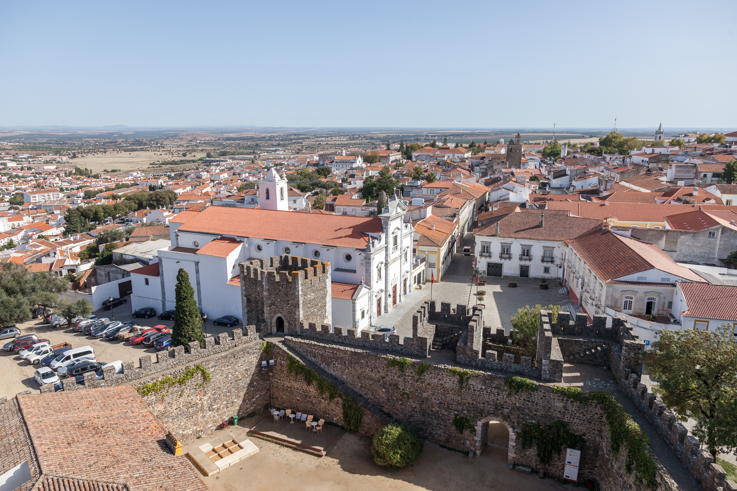 Вид на Бежу с башни замка