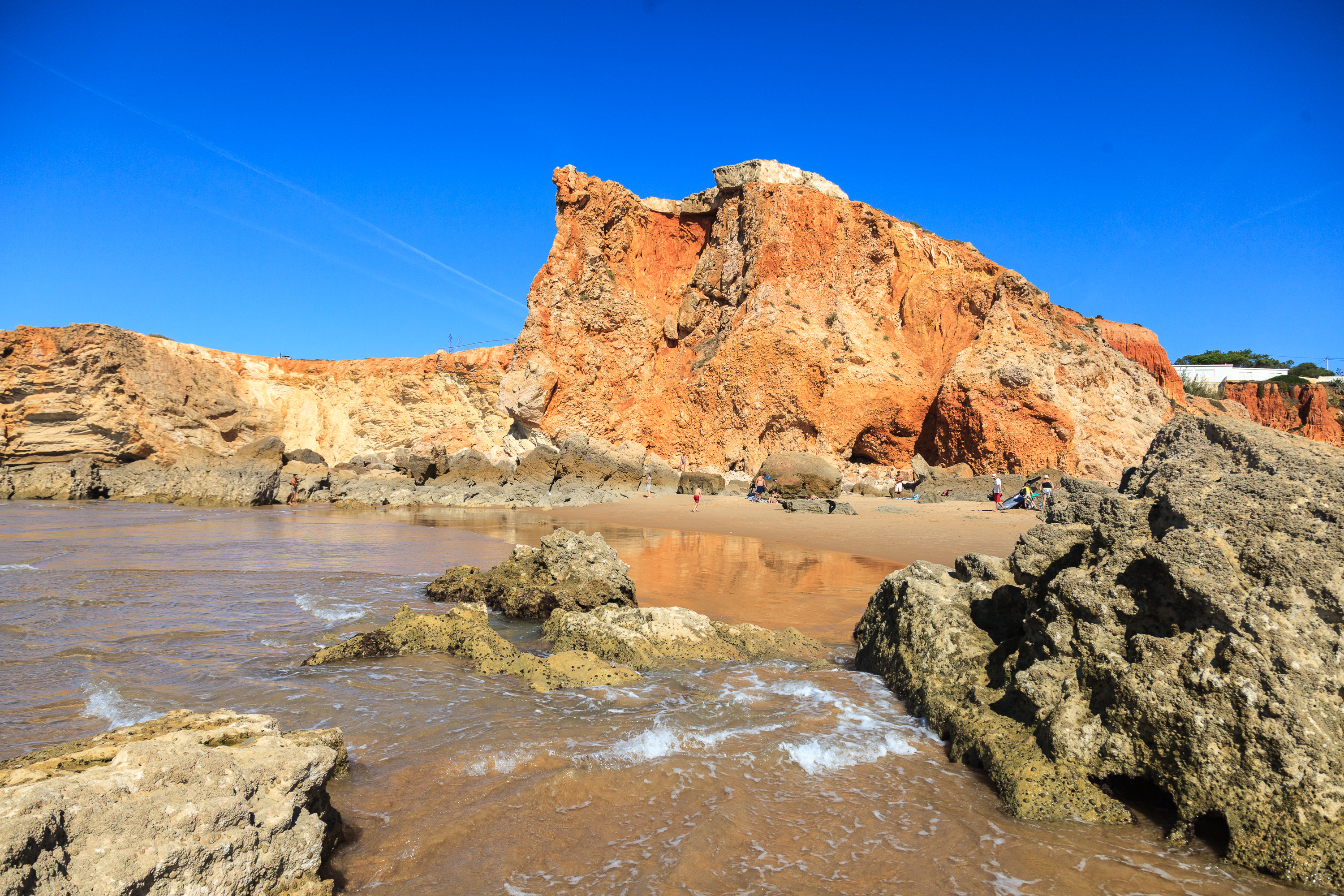 Скалы у пляжа Tonel