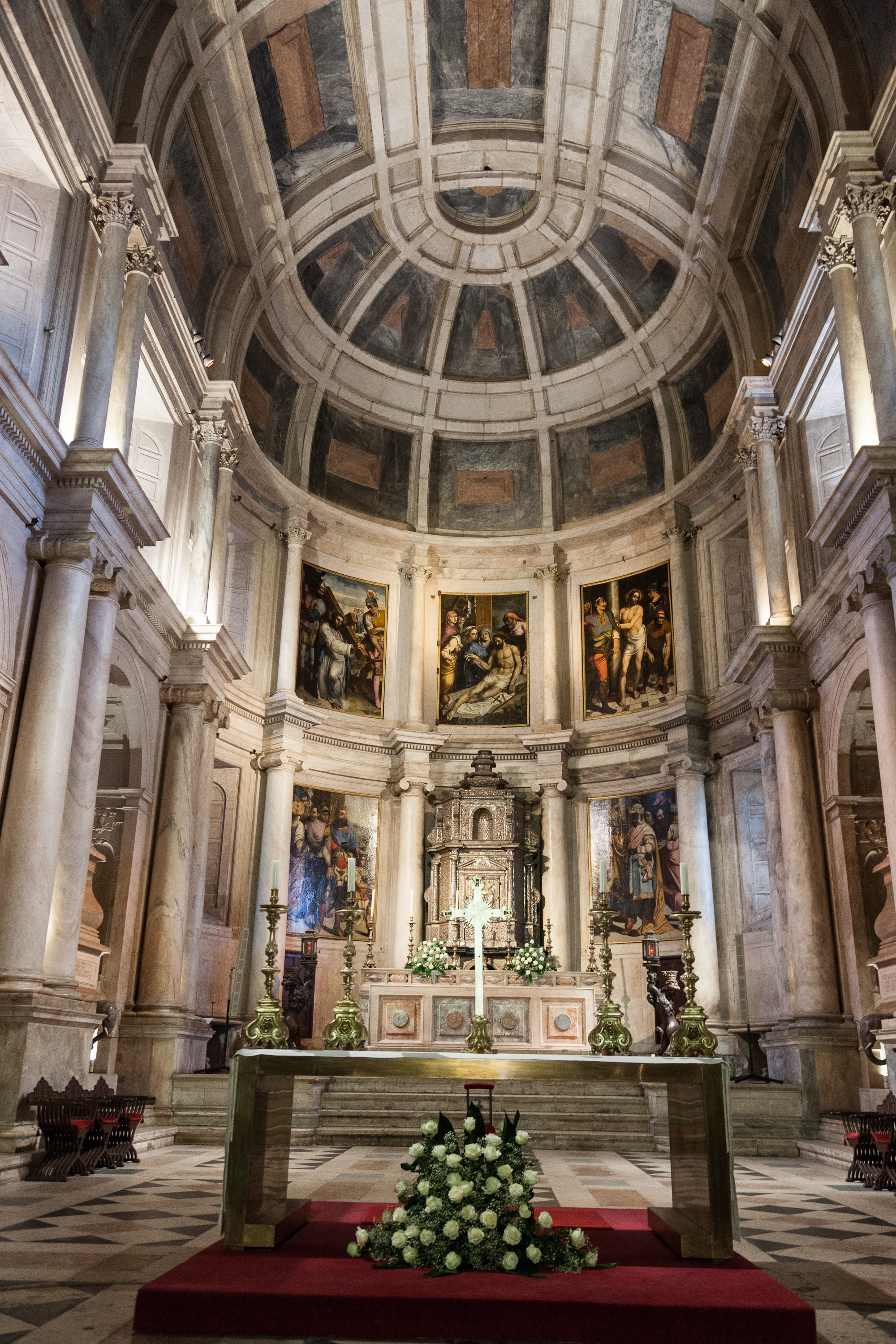 Интерьеры монастыря Жеронимуш в Лиссабоне