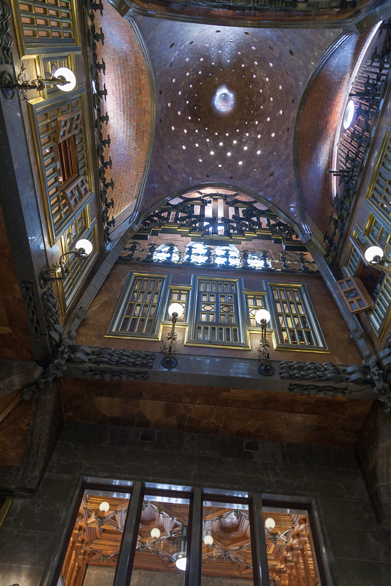 Интерьеры дворца Гуэля