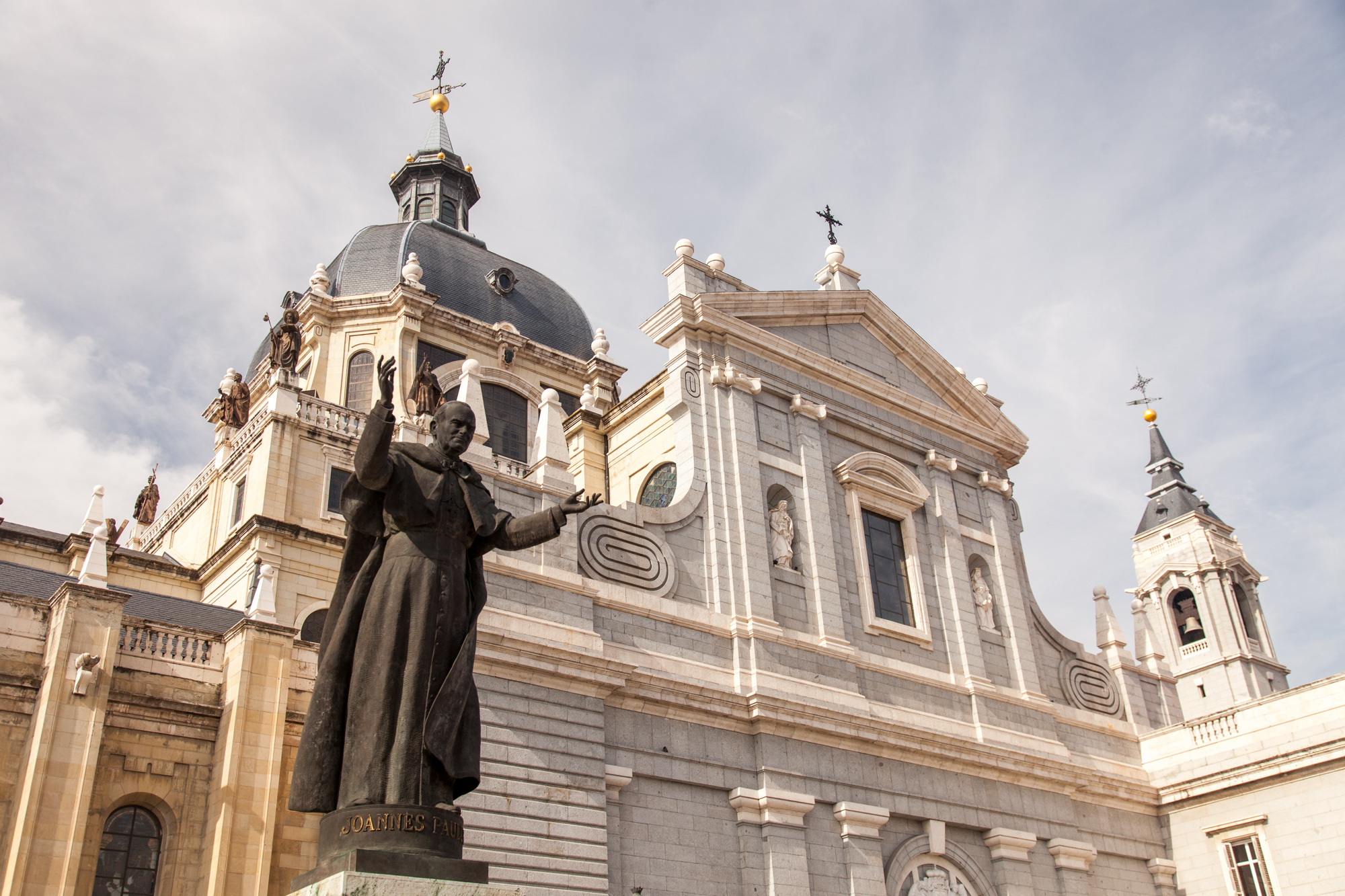 Памятник Ионну-Павлу II