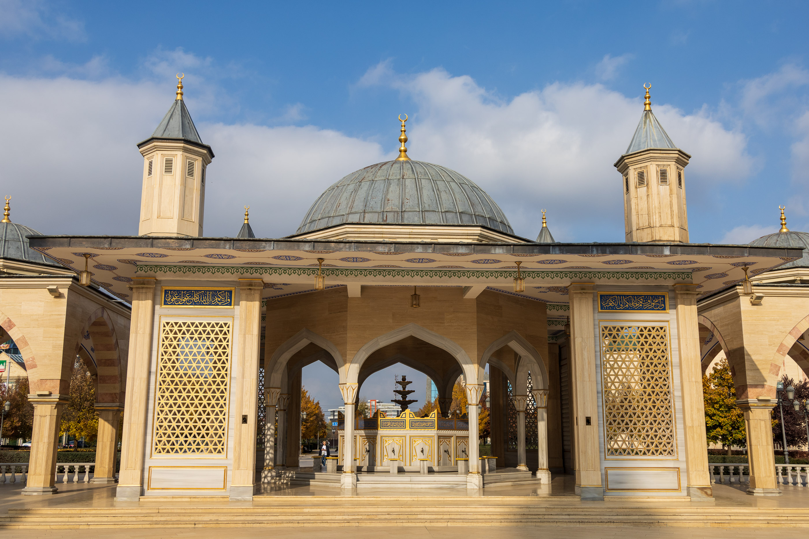Павильон для омовений рядом с мечетью