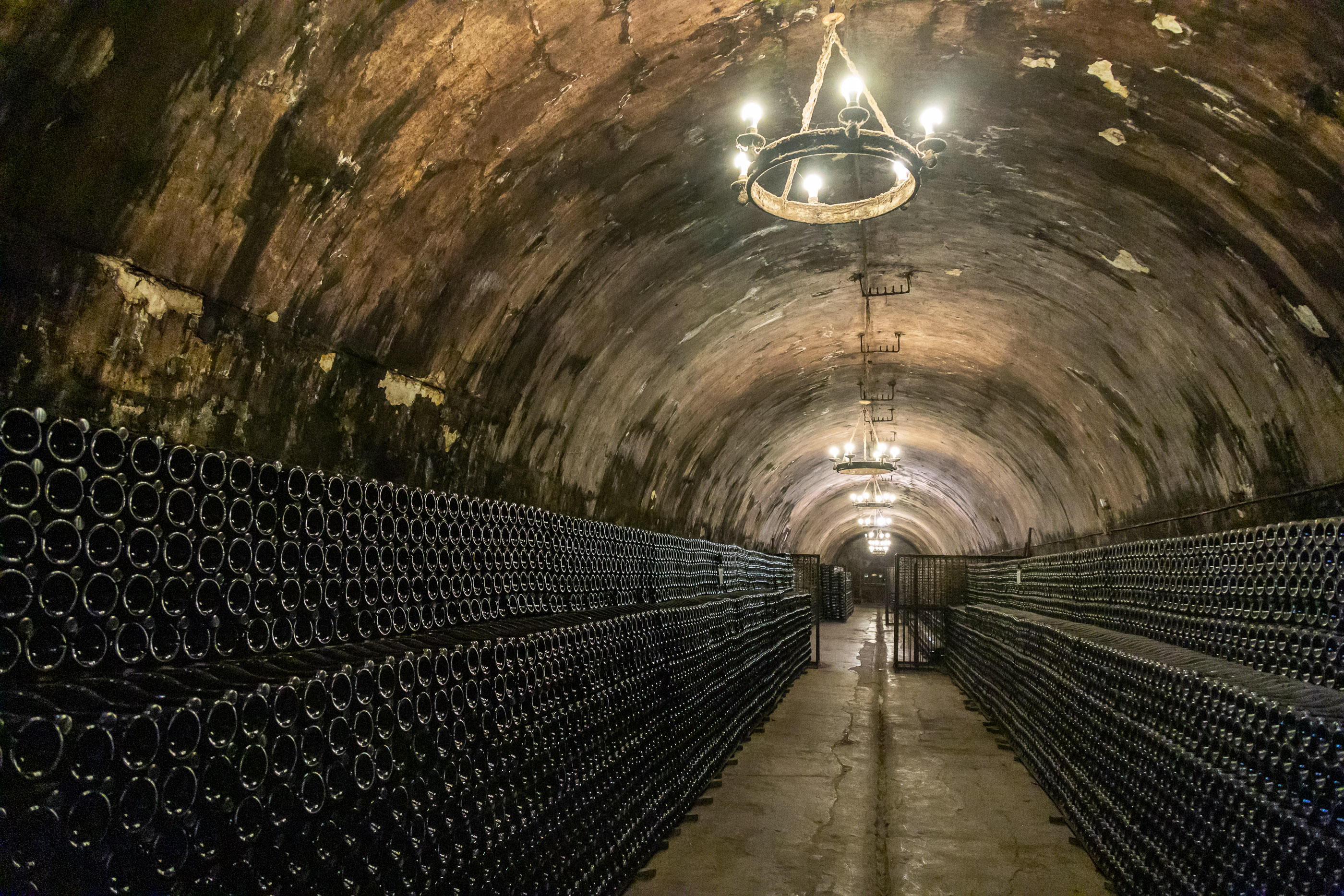 Игристое в Голицинских тоннелях